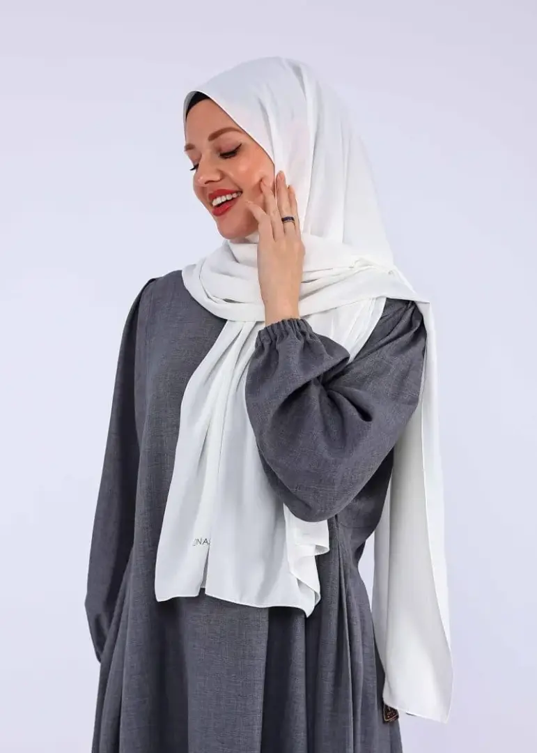 vonaju-novaqi-off-white