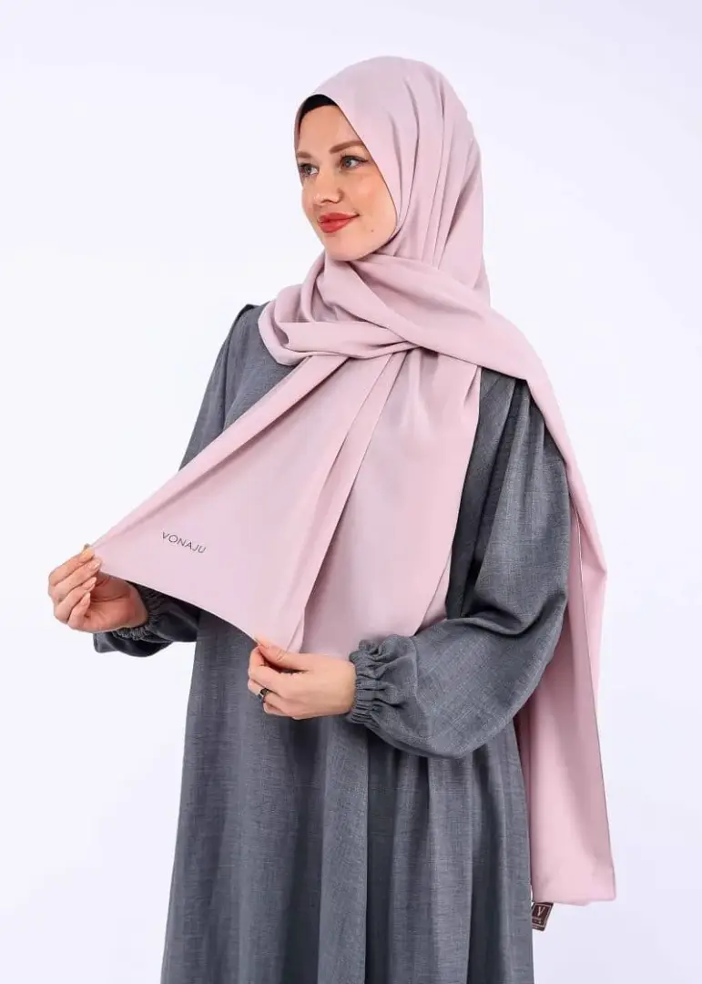 vonajunovaqihijabdustygrey