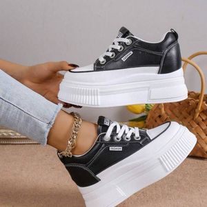 baskets-compensees-a-plateforme-pour-femmes-avec-talon-cache