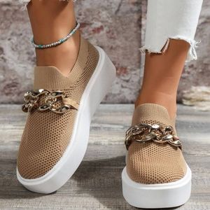 chaussures-a-enfiler-avec-decor-de-chaine