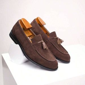mocassins-daffaires-a-enfiler-en-peau-de-daim