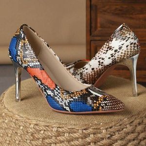 chaussures-a-talons-hauts-confortables-a-bout-pointu