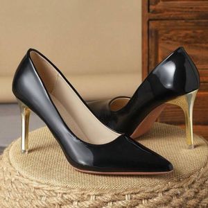 escarpins-confortables-a-bout-pointu-et-bouche