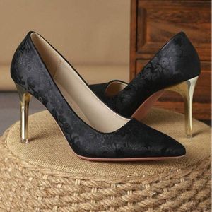 escarpins-confortables-a-talons-hauts-de-neuf-centimetres-3