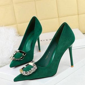 chaussures-de-fete-a-talons-hauts-pour-femmes