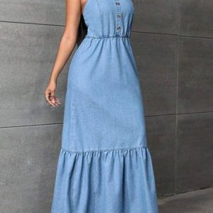 robe-en-jean-caraco-boutonnee-sur-le-devant-et-ourlet-volante