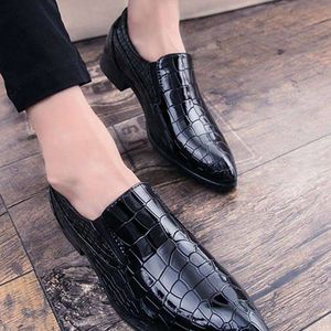 chaussures-habillees-a-bout-pointu-en-relief-crocodile-pour-hommes