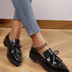 chaussures-plates-noires-a-decor-de-noeud-en-relief-de-crocodile-pour-