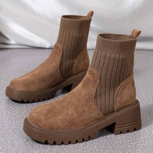bottes-ajustees-de-style-britannique-confortables-et-elastiques