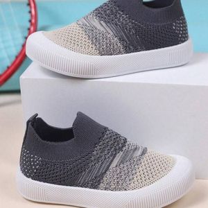 Chaussures de sport antidérapantes avec tige en maille respirante pour enfants