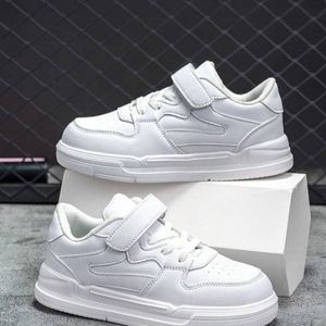 Chaussures de sport blanches à la mode pour enfants et jeunes