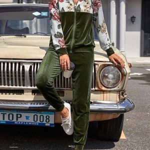 ensemble-deux-pieces-haut-et-pantalon-a-capuche-fleuri