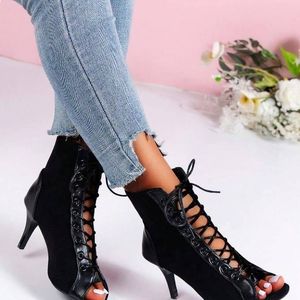 bottes-a-talons-aiguilles-a-bout-ouvert-avec-details-a-lacets-pour-fem