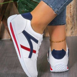 baskets-plates-legeres-a-lacets-a-bout-rond-pour-femmes