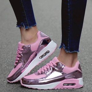 baskets-a-lacets-et-talons-plats-pour-femmes