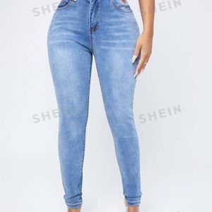 jean-skinny-taille-haute-courbe