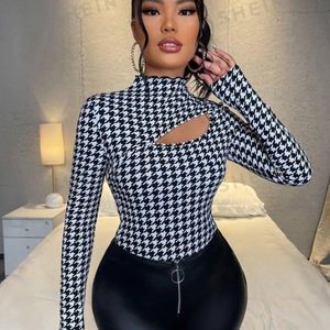 t-shirt-slim-decoupe-a-imprime-pied-de-poule-et-col-montant