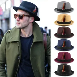 Chapeau à plumes de style britannique pour homme avec bord roulé