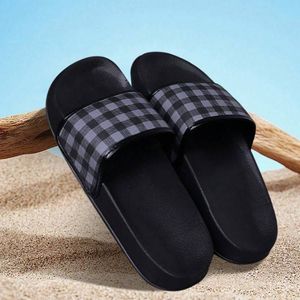 nouvelles-babouche-a-motif-a-carreaux