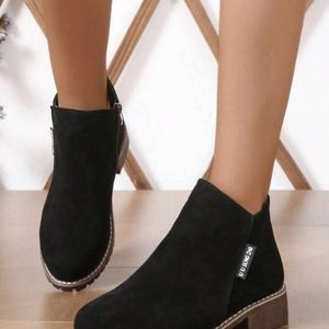 bottes-dexterieur-en-faux-daim-a-la-mode