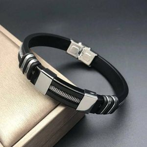 Bracelet pour homme en silicone noir et acier inoxydable de style punk
