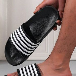 babouche-rayees-a-bout-ouvert-pour-hommes