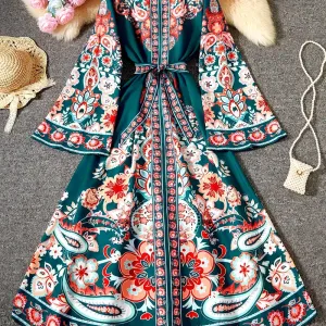 robe-longue-elegante-et-ample-a-manches-longues-et-motif-floral-et-cac