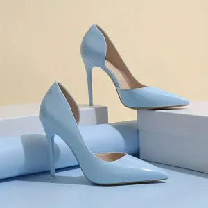 elegants-escarpins-a-talons-aiguilles-bleu-ciel-a-bout-pointu