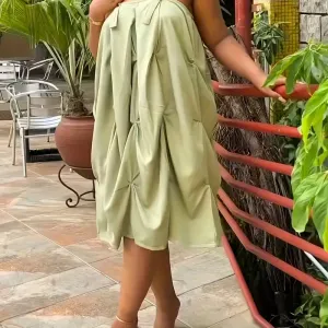 robe-a-larges-bretelles-robe-twistee-style-vacances-pour-le-printemps-