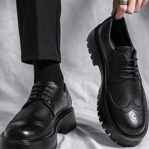 chaussures-en-cuir-a-lacets-et-semelles-epaisses-pour-hommes