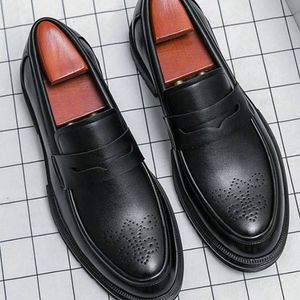 Mocassins habillés minimalistes à enfiler pour hommes