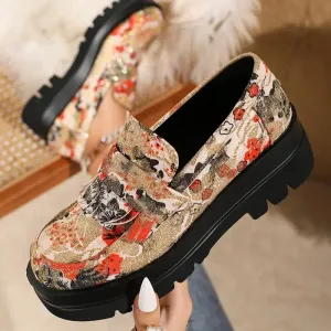 mocassins-brodes-a-fleurs-chinoises-et-pompons-pour-femme