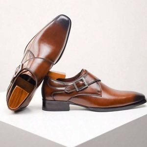 chaussures-habillees-en-cuir-a-bout-carre