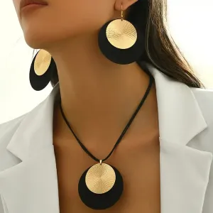 Ensemble de boucles d'oreilles bicolores et collier pendentif rond de style hip-hop simple