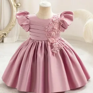 Robe élégante à manches bouffantes