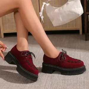 mocassins-elegants-en-velours-rouge-a-talons-epais
