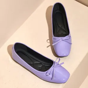 paire-de-chaussures-simples-violet-clair-a-semelles-plates-et-bout-ouv