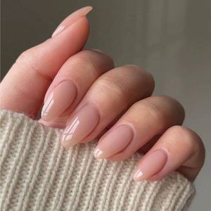 24 Pièces de faux ongles mi-longs en forme de goutte d'eau de style européen