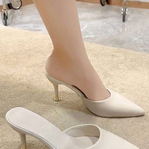 sandales-a-talons-hauts-et-bout-ouvert-pour-femme