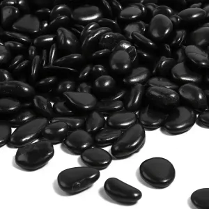 Un sachet de 250 g/500 g de galets de rivière noirs en vrac pour la décoration