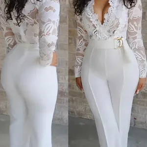 combinaisoneleganteendentelleblancheavecdetailsenmaille