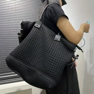Sac bandoulière décontracté pour femme avec finitions en maille