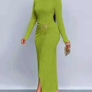 robeverteeleganteamancheslonguesavecboutonsetfentelaterale