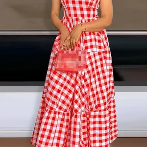 robeeleganteacarreauxrougesetblancs