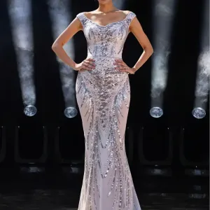 eleganterobesireneasequinsetepaulesdenudeespourfemme