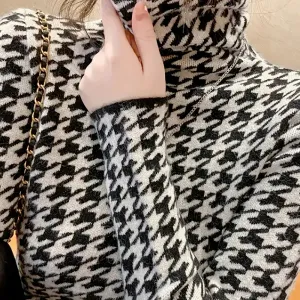 pullimprimepieddepoulecolrouledecontracteamancheslongues