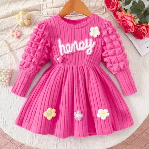 Robe rose pastel douce pour fille, ornée d'un motif floral et de manches bouffantes à volants