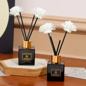 elegantdiffuseurdeparfumenverreavecbouchondore