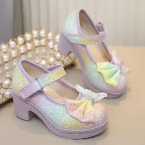 Paire de chaussures de princesse à talons hauts