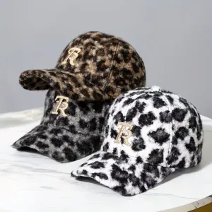 Casquette femme neuve à imprimé léopard irrégulier ornée des lettres TR